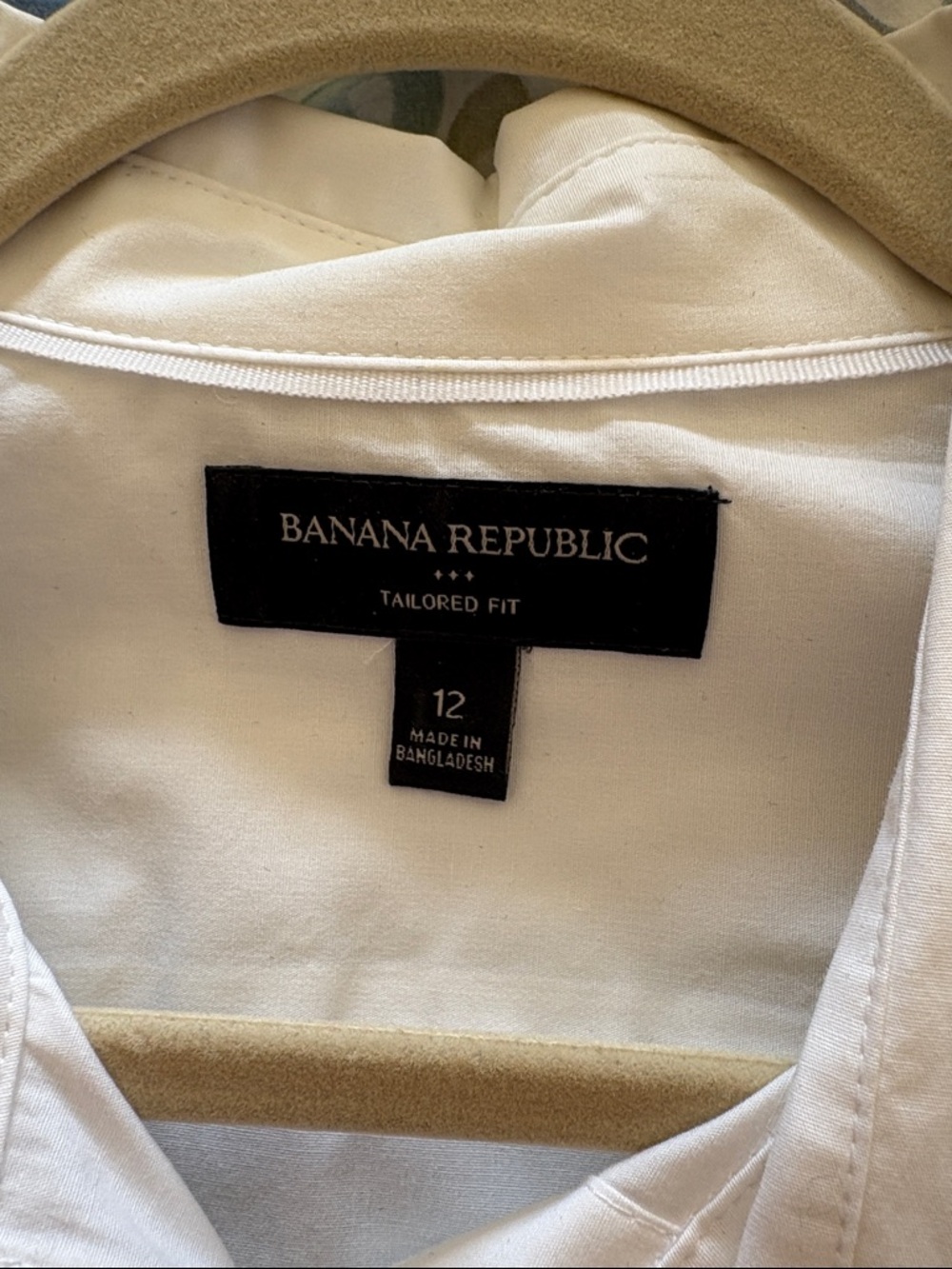Banana Republic White Pleated-Cuff Button-Up Shirt - Picture 5 of 6